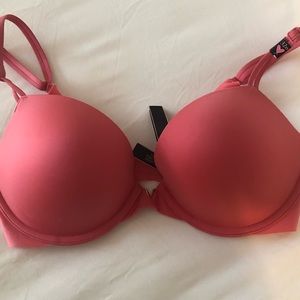 NWT Pink Victoria Secret Push-up Bra
